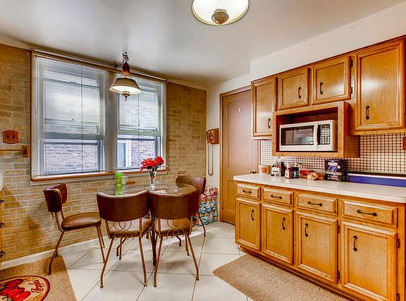4th image of 5052 W Sunnyside Ave