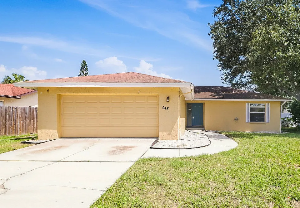 948 16th Ln