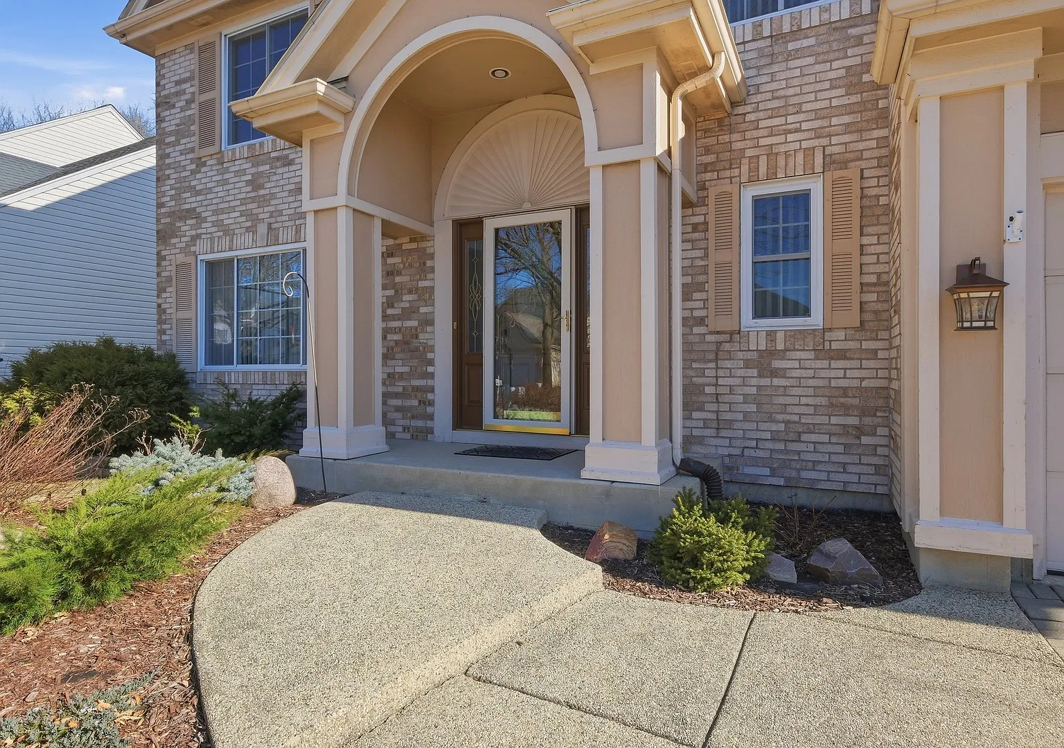 4 bed, 2.5 bath, 2148 sqft, $3,100 — Photo 2
