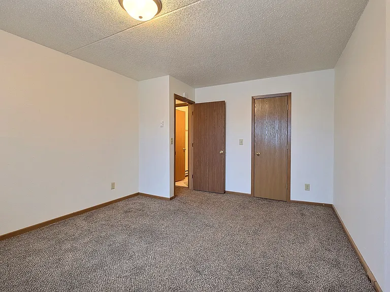 Fargo, ND Alden Pines Apartments | Bedroom