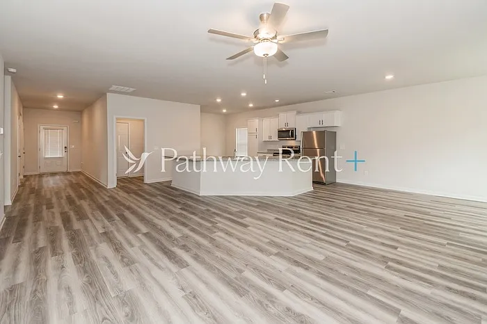 603 Mackenzie Cv — Photo 3