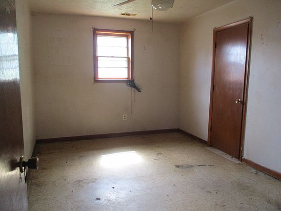 2nd image of 2325 Ashwood Ave