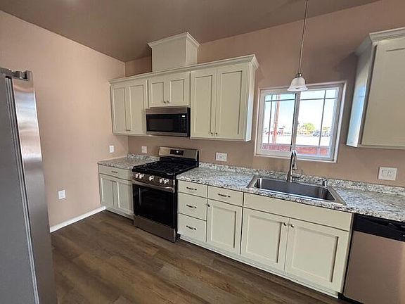 3rd image of 422 N Lala St