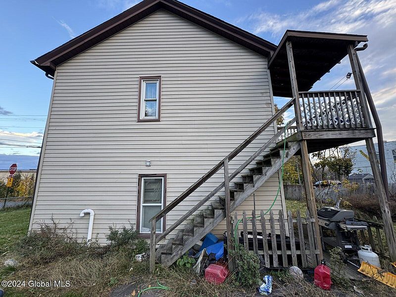 3rd image of 34 1st Avenue
