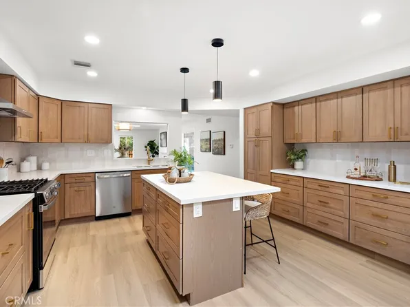 22323 Miranda St, Woodland Hills, CA 91367