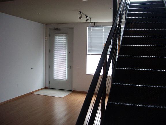 5th image of 1045 Mission St APT 17