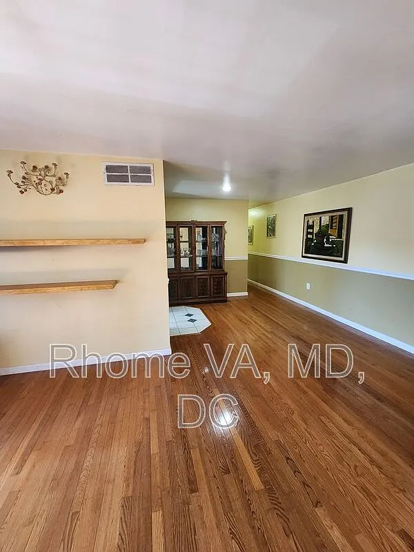 2 bed, 1.0 bath, $2,000 — Photo 2