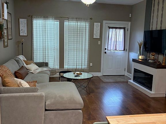 3rd image of 11705 Burgess Ave Unit 7B