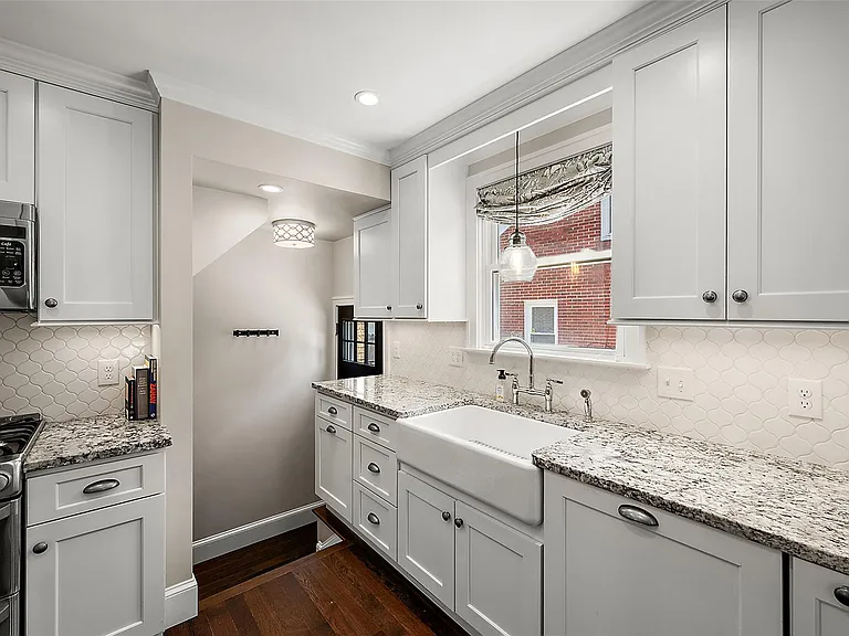 4420 Elmwood Ave — Photo 8