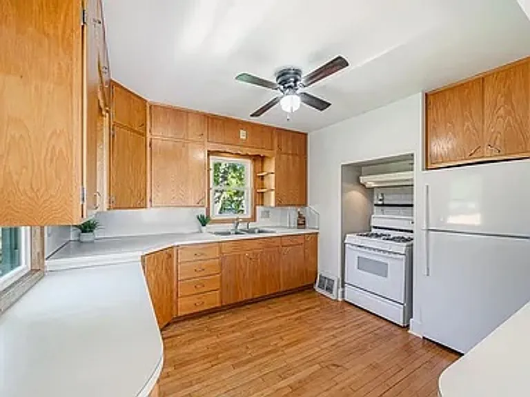 1319 Winnebago Ave — Photo 17
