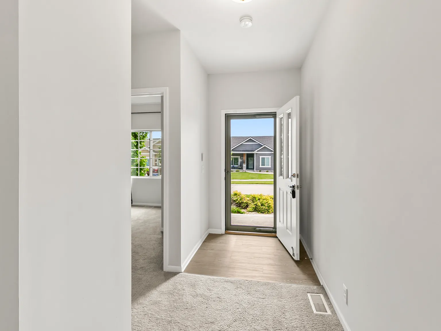 4 bed, 2213 sqft, $2,950 — Photo 2