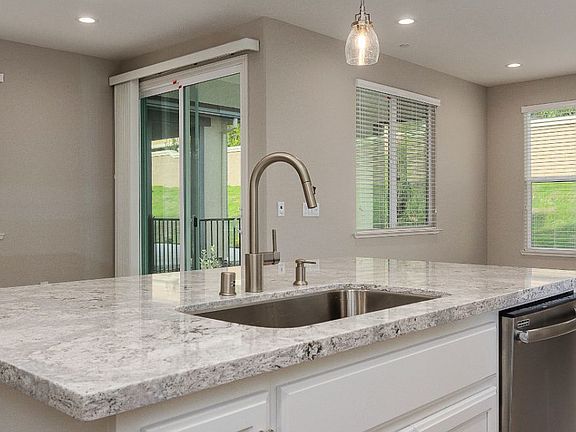 Homesite 31 Kitchen Dining Area