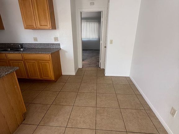 2nd image of 1007 E Deodar St APT D