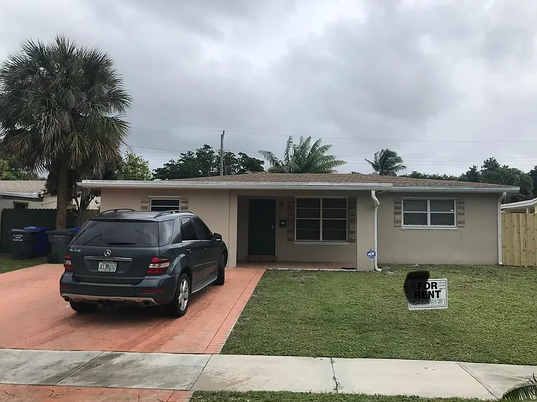 1031 NW 75th Ave — Photo 6