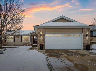 1211 Wolf Dr NW, Cedar Rapids, IA 52405