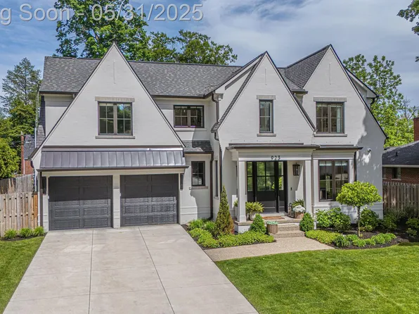 923 S Glenhurst Dr, Birmingham, MI 48009
