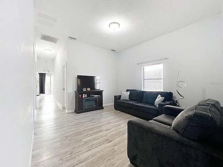 1109 5th St SW — Photo 7