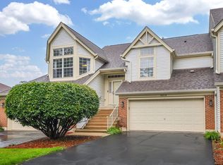 120 Ione Dr Unit B, South Elgin, IL 60177