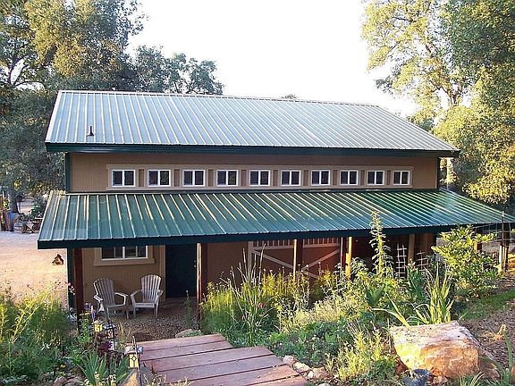 2 Car Garage/shop/tack room