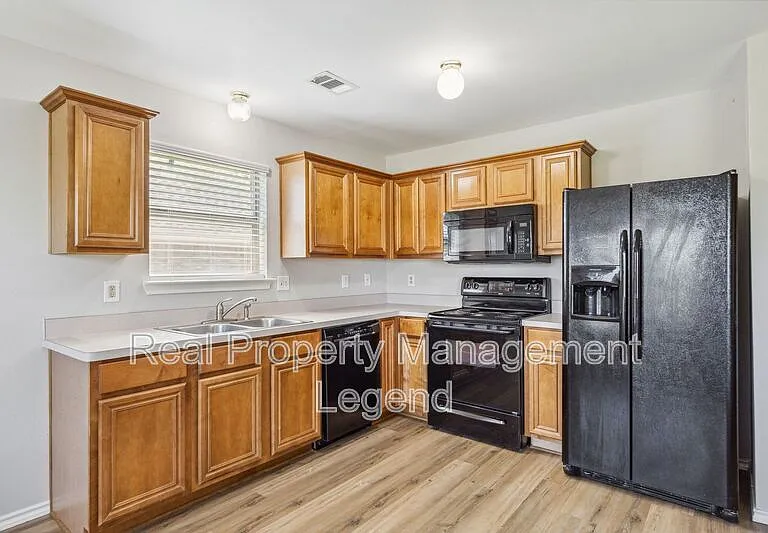 110 Magnolia St — Photo 9