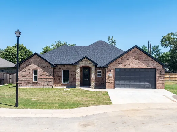 717 Cobblestone Cir, Mabank, TX 75147