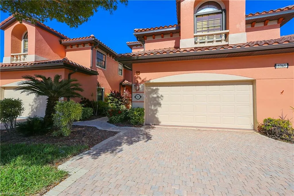 2 bed, 2.0 bath, 1800 sqft, $7,500 — Photo 2