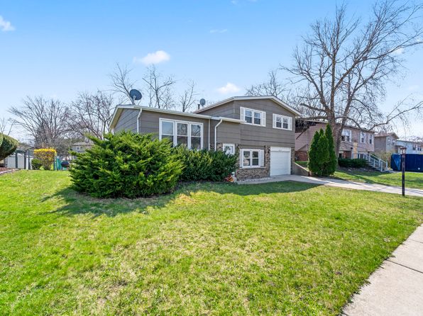 4827 Imperial Dr, Richton Park, IL 60471