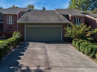 2 Meadow Links Dr, Paducah, KY 42001