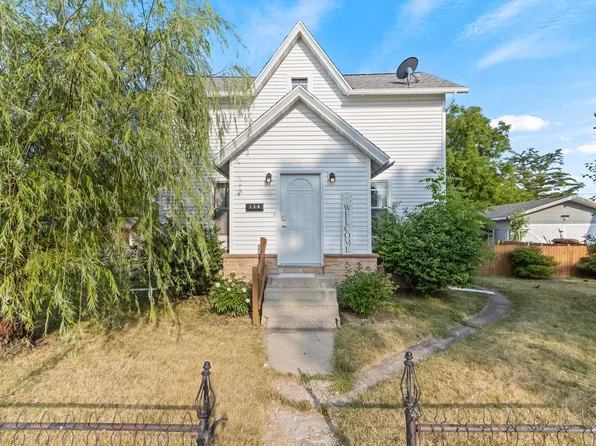130 Pauquette St, Portage, WI 53901