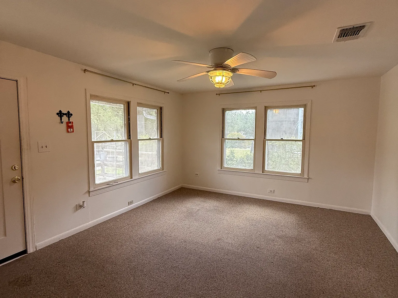3 bed, 985 sqft, $1,650 — Photo 4