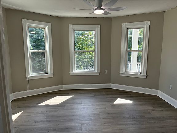 4th image of 22 Carpenter St