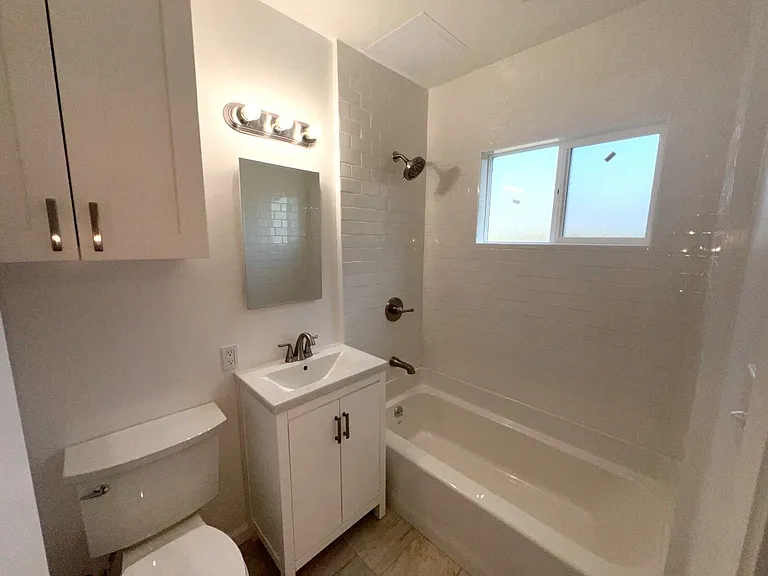 Santa Barbara Apartments — Photo 12
