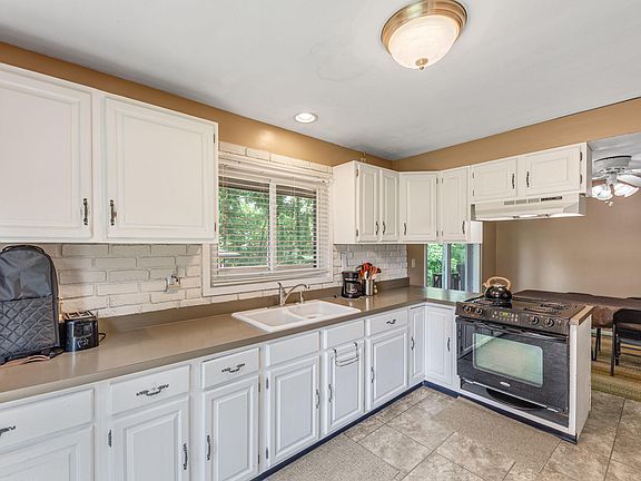4th image of 2337 Four Seasons Pkwy