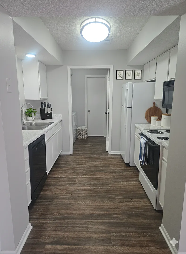 Country Walk Apartments — Photo 4