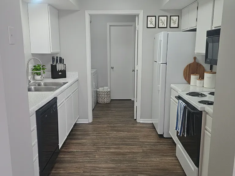 Country Walk Apartments — Photo 4