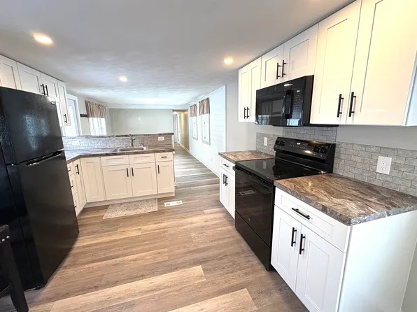 23 Parker Avenue, Raymond, NH 03077