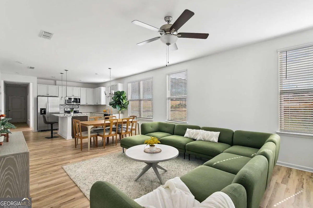 3 bed, 2.0 bath, 1519 sqft, $2,295 — Photo 4