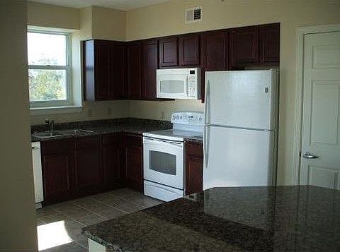 5th image of 2228 Beach Dr