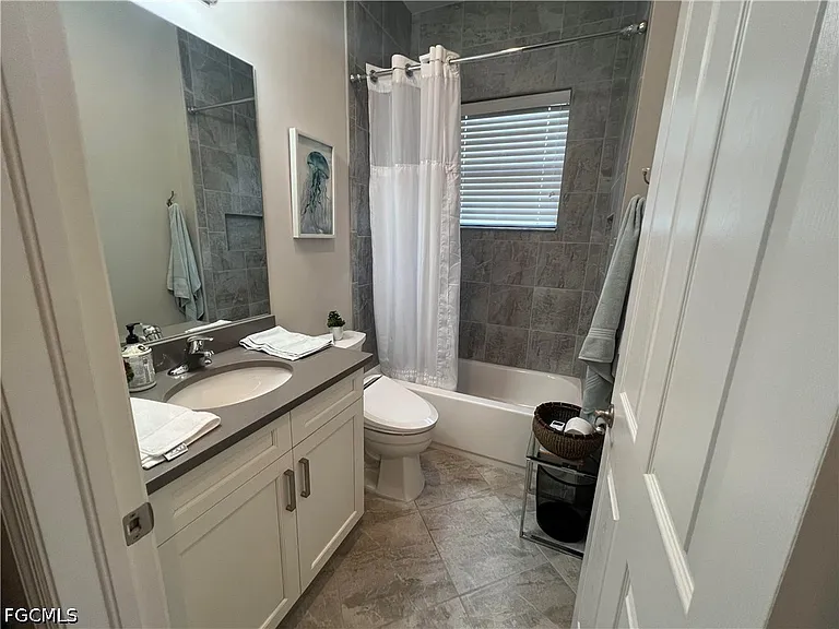 11624 Stonecreek Cir — Photo 15