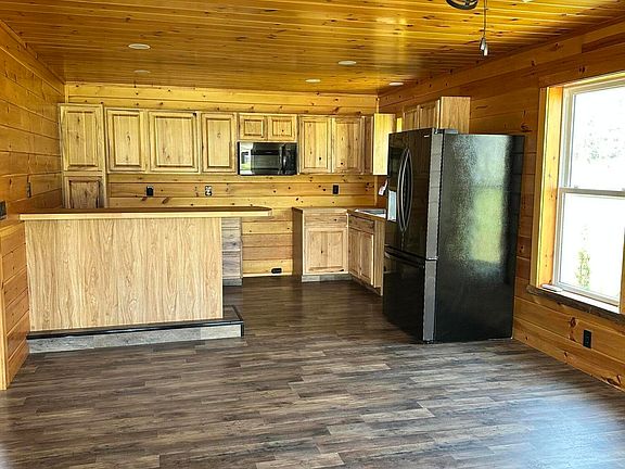 2nd image of 1087 Ridge Rd