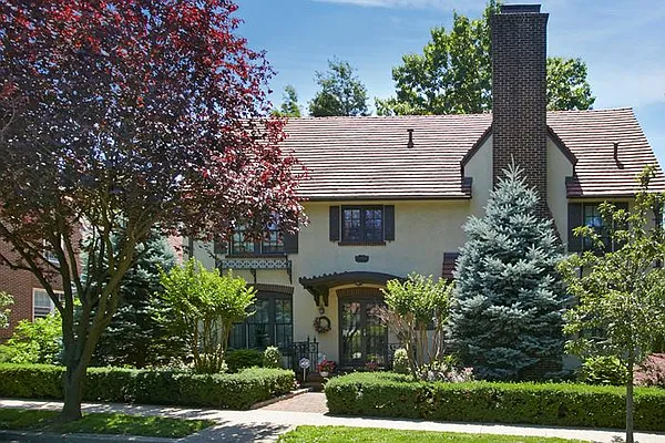 Sold by Madeleine Realty Ltd. | media 4