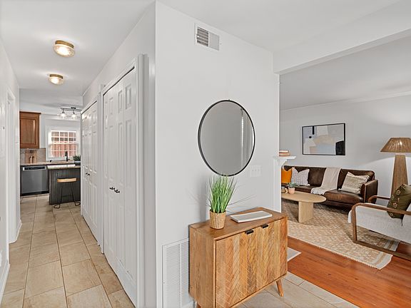 2nd image of 154 Cumberland Trce