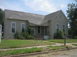 515 E Hempstead St, Giddings, TX 78942
