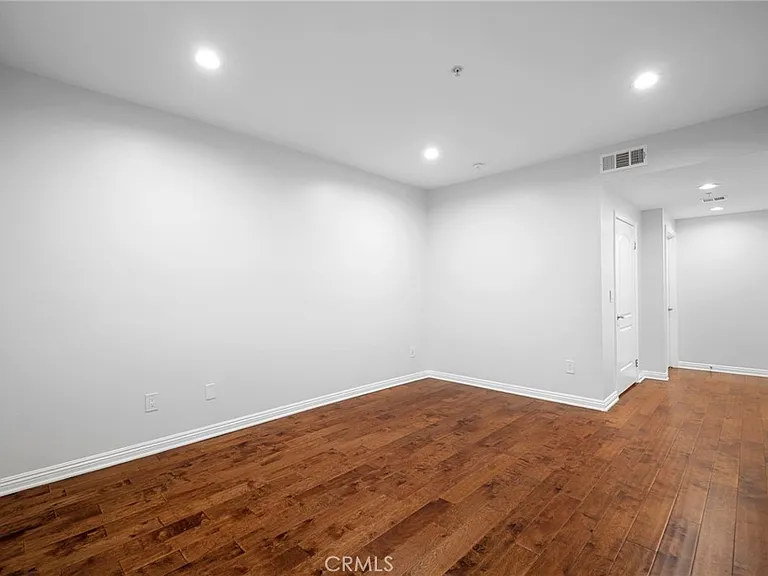 6800 Corbin Ave — Photo 16