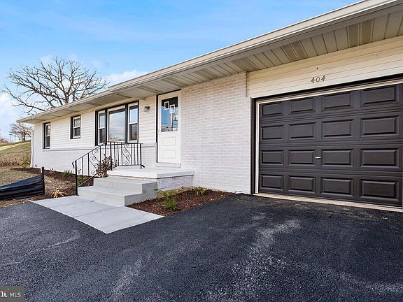 3rd image of 404 Pearl St