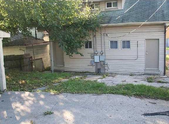 2nd image of 944-946 E Minnesota St
