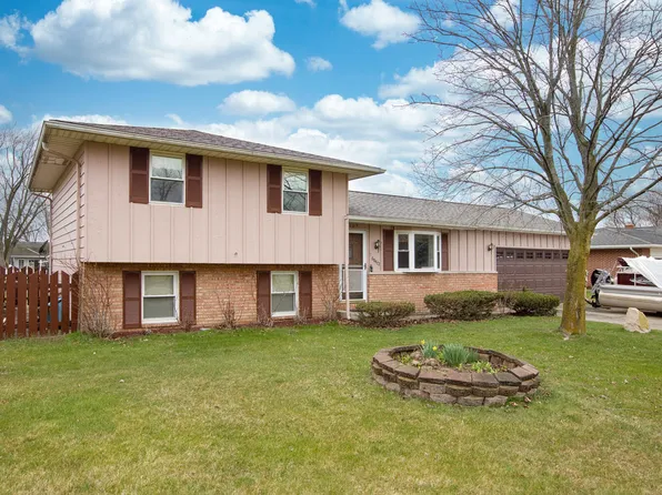 68472 Morton Dr, Edwardsburg, MI 49112