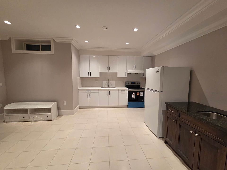 1st image of 4758 Bond St