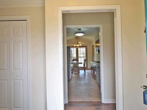 4th image of 340 Northside Dr