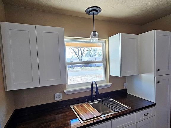 4th image of 519 Park St